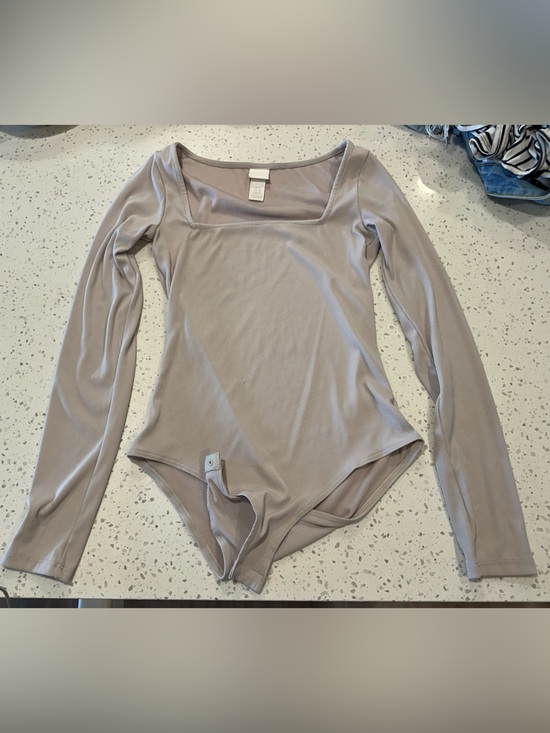 H&M Tops - H&M square neck body suit women’s